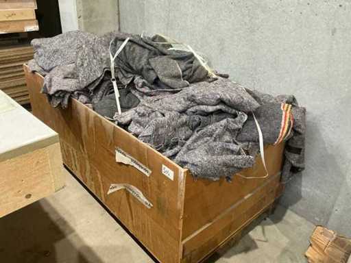 Ladă care conține pânze de mișcare