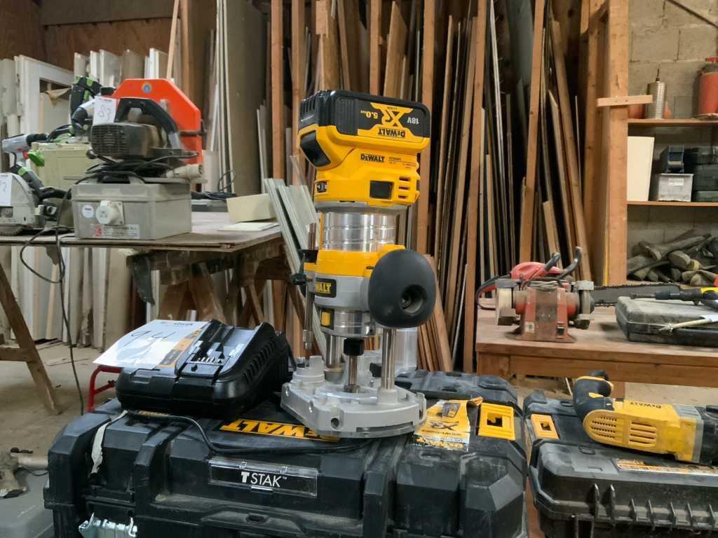 Dewalt cordless router online dcw600