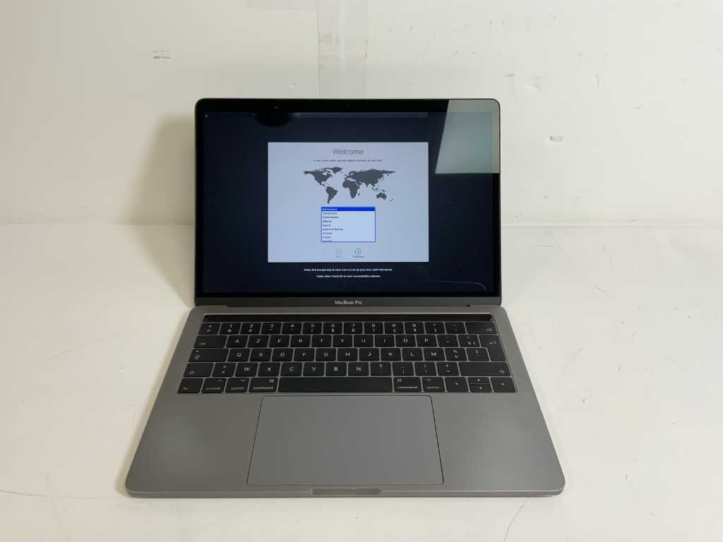 Apple MacBook Pro 13.3", Core(TM) i7 di settima generazione, 16 GB di RAM, laptop NVMe da 251 GB