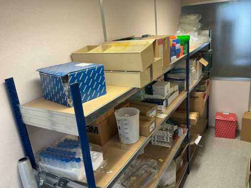 Étagère avec consommable