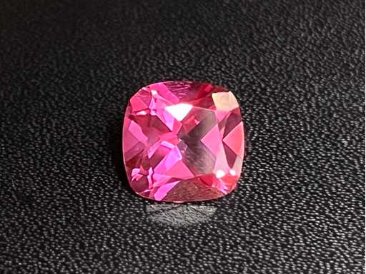 Różowy topaz, około 5,00 karatu