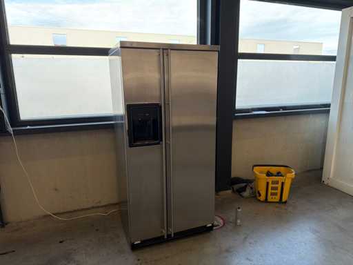 Frigider ATAG side-by-side din oțel inoxidabil cu distribuitor de gheață și apă – tip KE2.11.A5H/2