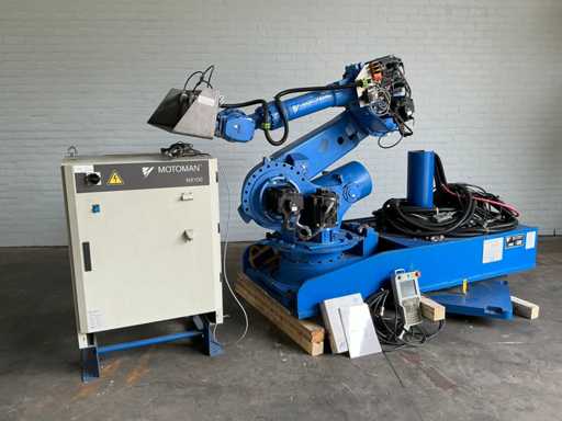 Yaskawa Motoman - YR-ES165N-B00 - Robotic Loader - 2007