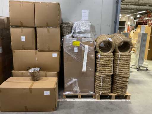 Lot de diverse co?uri ?i coroane