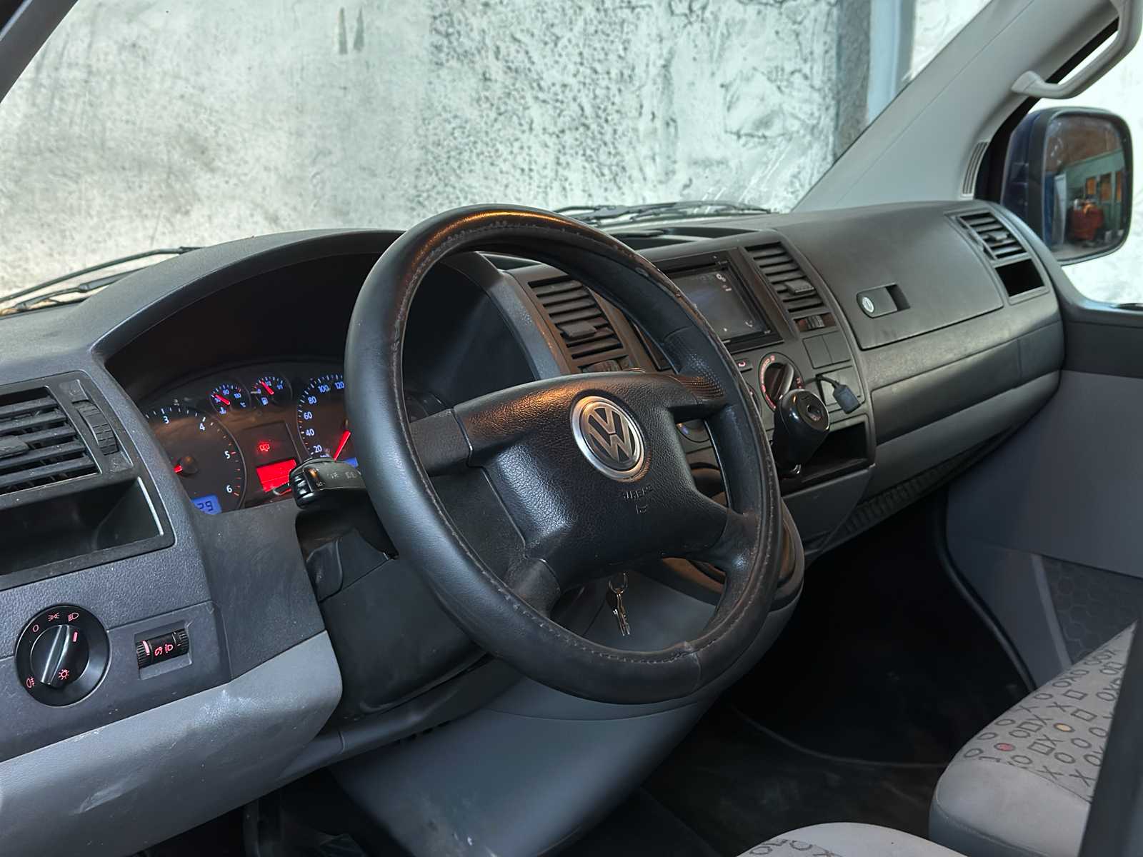 Volkswagen Transporter 2.5 TDI 340 4M MHD 131PK 2007, 81-VGK-3