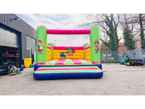 Castelul gonflabil al piraților