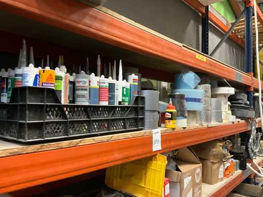 Batch of construction and fastening material