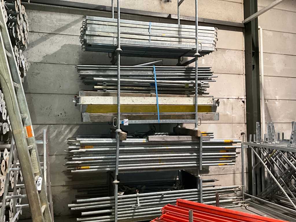 Batch of scaffolding material in 9 barelles