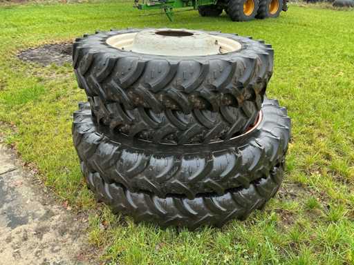 Tractor tyres with rim (4x)