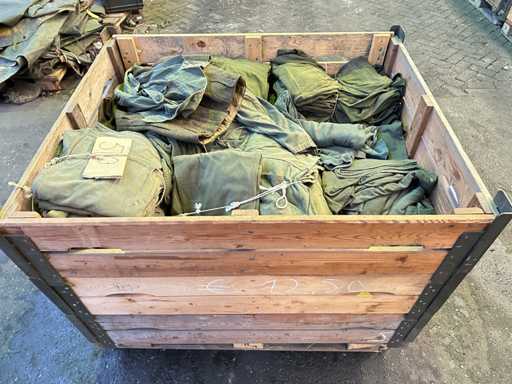 Petrecere de îmbr?c?minte militar?