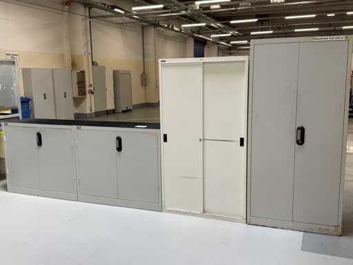   4 cabinets without contents 