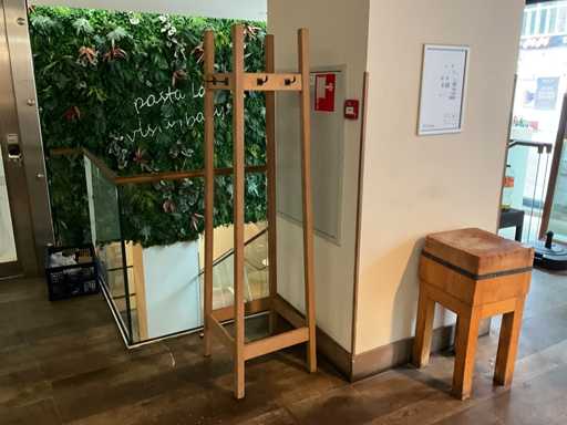 Kabiny - 4-stronny wieszak na ubrania