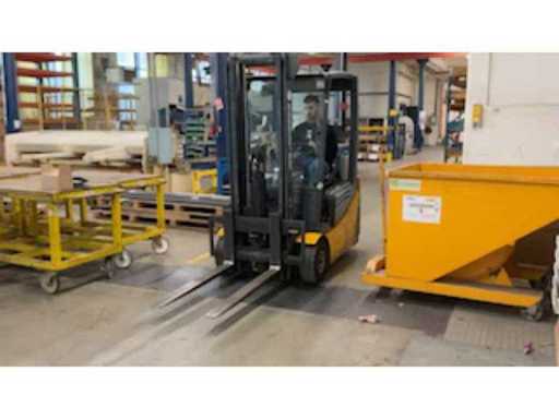 85b65516-8f0f-41ce-b8f1-6e6ca43c4f3f.mp4