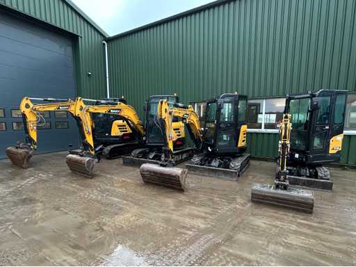 Large assortment of wage and earthmoving equipment clearance P.C.M. Duivenvoorden