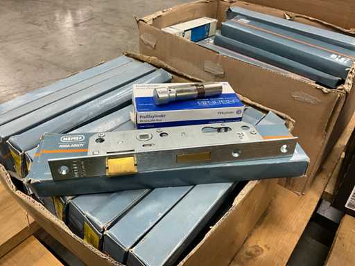 Lotto di serrature e cilindri a mortasa