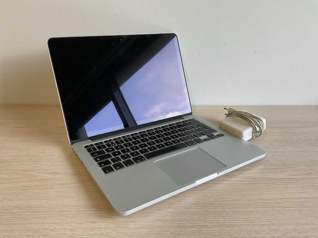 Schreibtisch - Apple Inc. - MacBookPro12.1