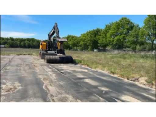 d8f28ef6-2dec-441a-8d53-2c8dc0f6c46c.mp4