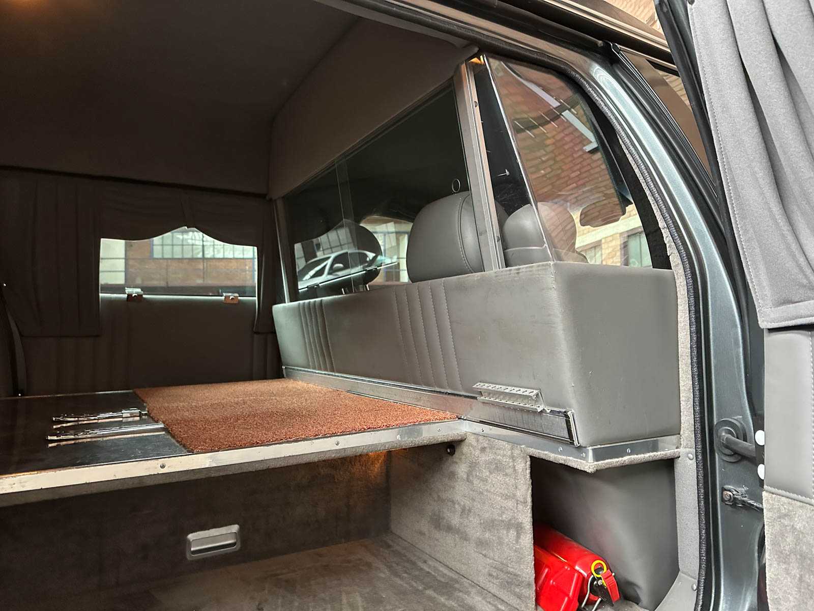 Cadillac DeVille Miller Meteor Hearse 4.6 V8 279hp 2005 Hearse