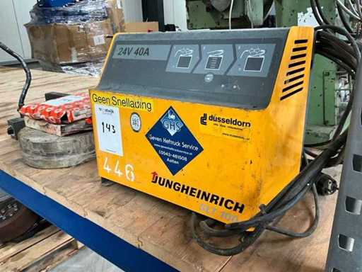 2009 Jungheirich SLT 100 24V 40A Batterieladegerät
