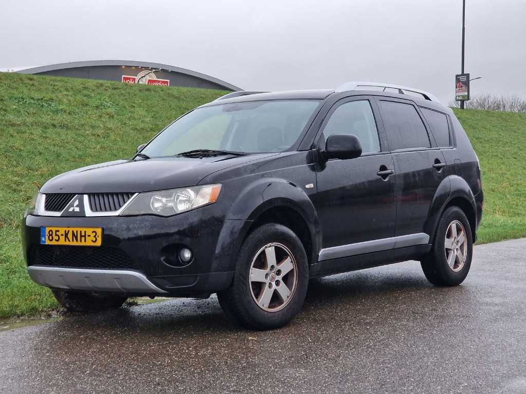 Mitsubishi Outlander 2.4 Intense+ Edizione Speciale | 85-KNH-3