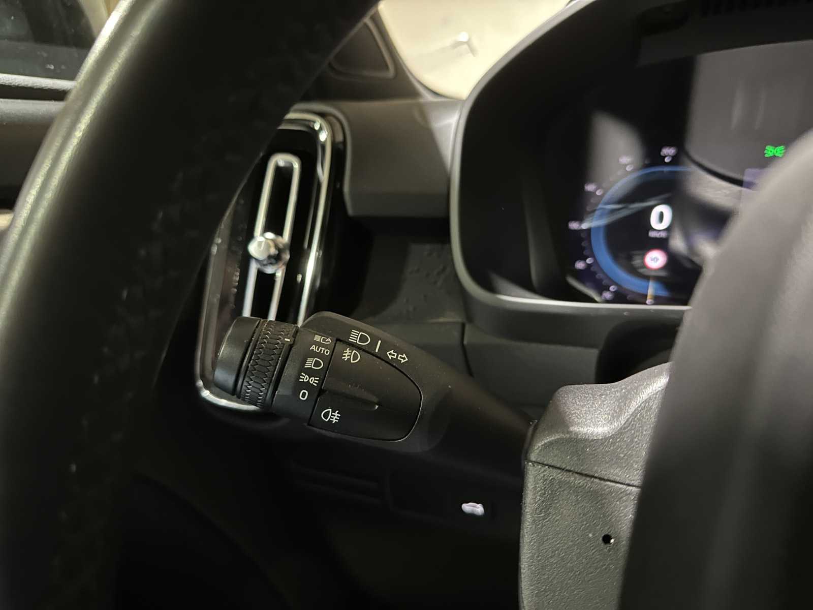 Volvo XC40 Recharge Core 70 kWh 231hp 2022 (Original-NL + 1st Owner), R-491-BZ