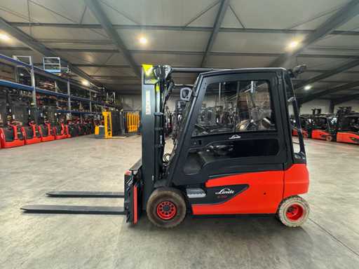 02/2024 Servicio+UVV 10/2026 Linde E30 3.000kg Triplex 3.+4. Válvula 160cm Ajustador de Horquilla Carretilla Elevadora Eléctrica 7.350 horas