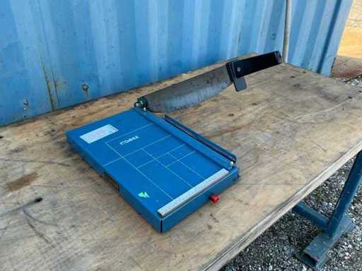 1985 Dahle Paper Cutter