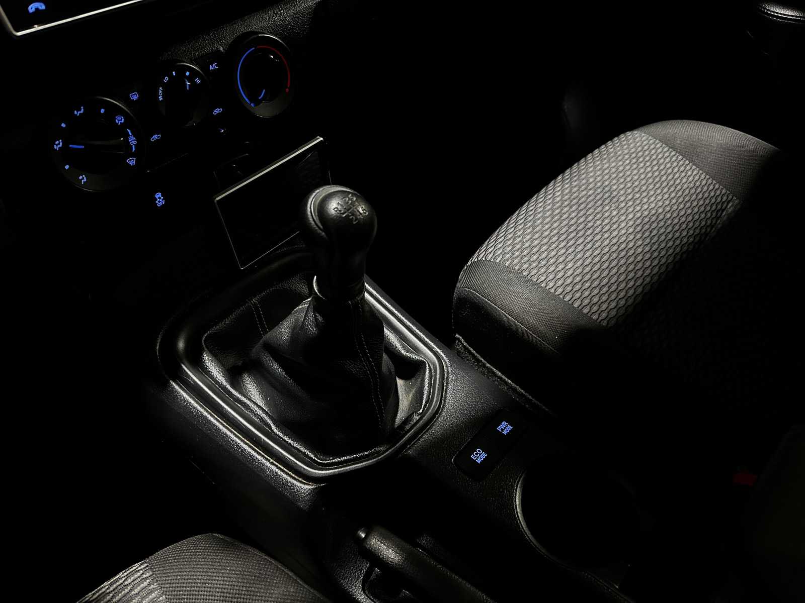 Toyota HiLux 2.4 D-4D-F Xtra Cab Comfort 150pk 2017 (Origineel-NL), V-833-JR