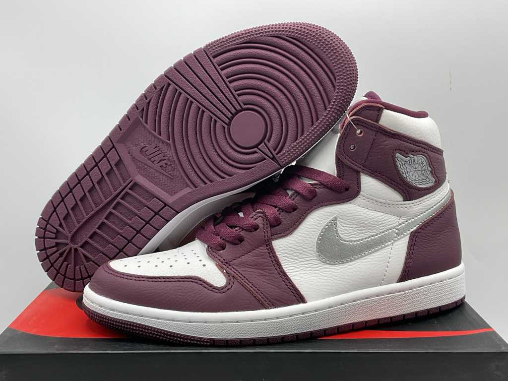 Nike Air Jordan 1 Retro High OG Bordeaux Sneakers 41