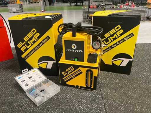 Tektro Yem-2501-TT1A Hydraulic Disc Brake Bleeding Pump (2x)