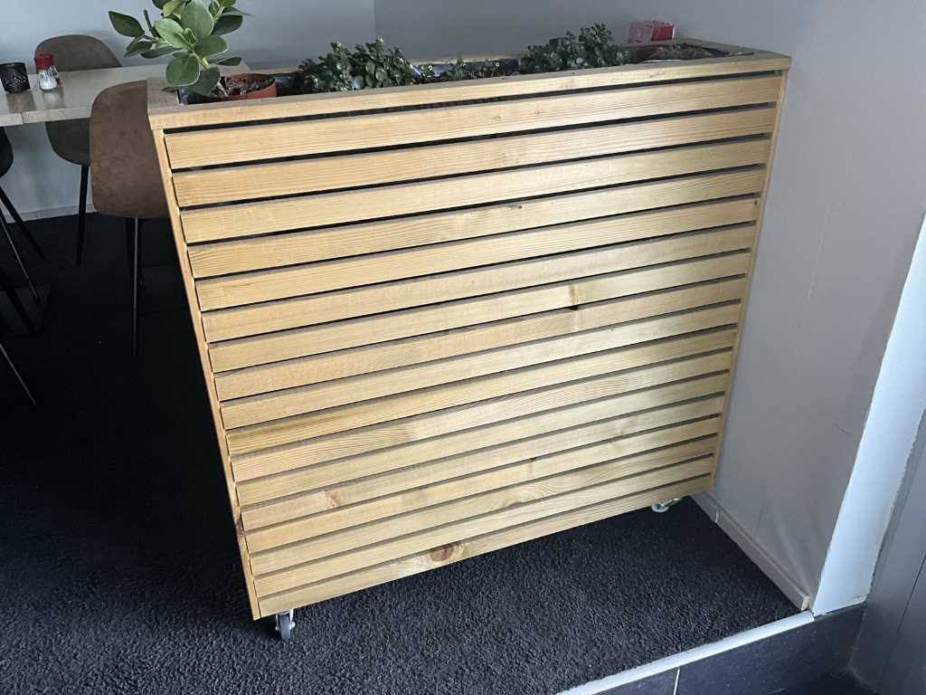 4 various wooden planters