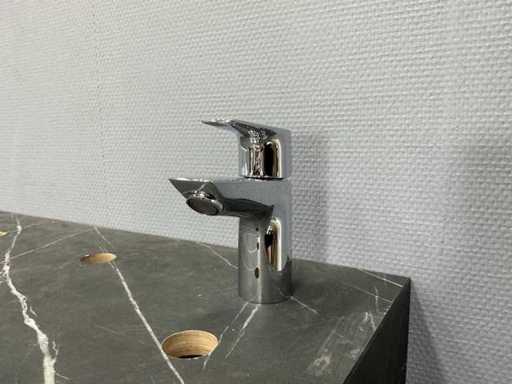 Grohe - BauEdge - Wasserhahn im Waschbecken