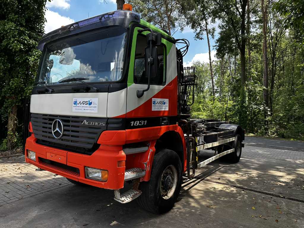 Mercedes-Benz Actros 1931 Autocarro con gru autocarrata e sistema di container