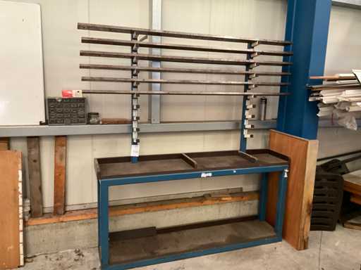 Banc de lucru cu raft de perete