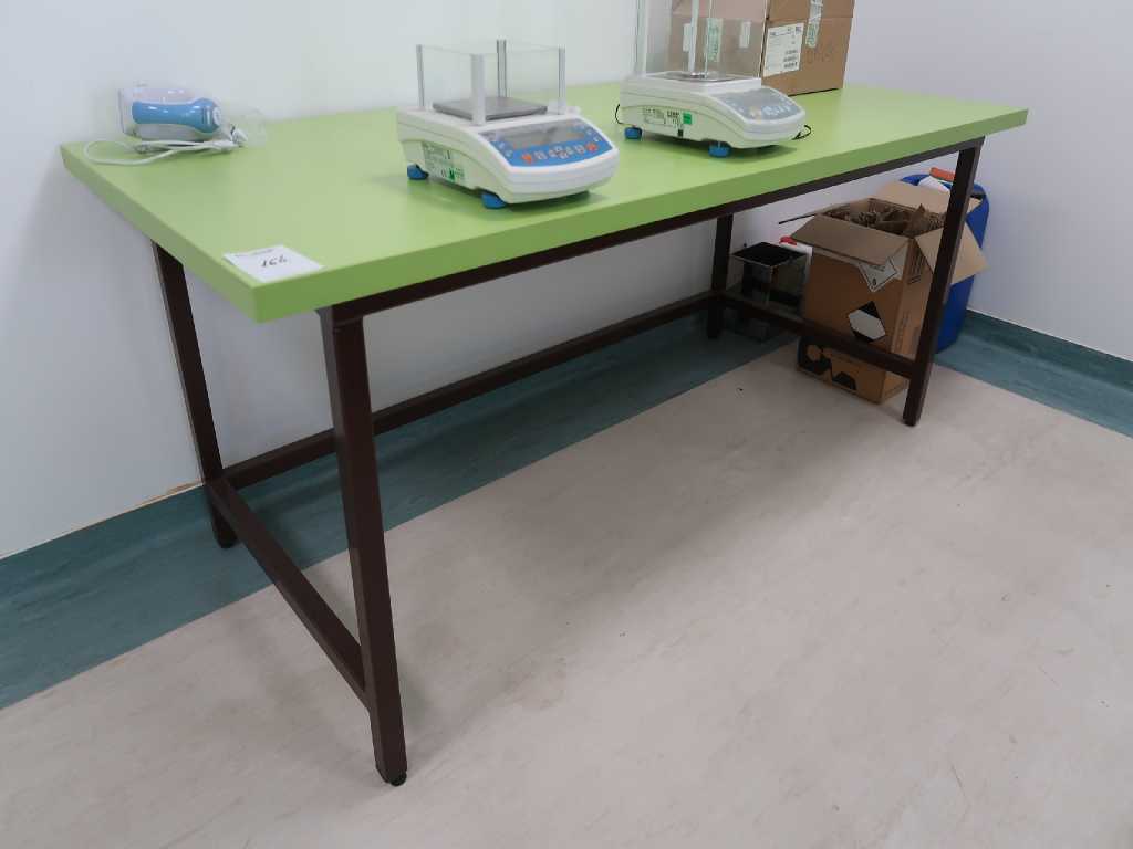 Table de laboratoire
