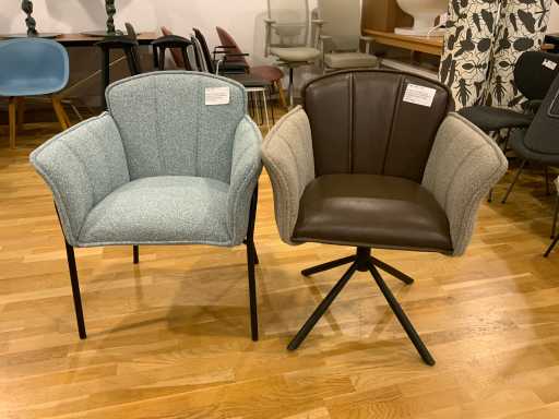 The U9LY Chair Fauteuil (2x)