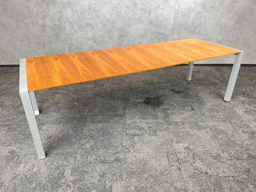 ausziehbarer Tisch 170–260 cm.