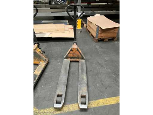 Pallet truck