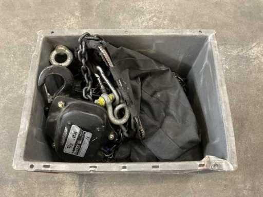 Menta MC05 (500kg - 15m) Sollevatore a catena con sacco a catena