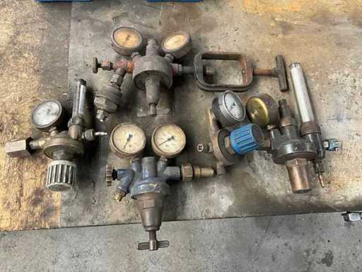 Batch of spool valves