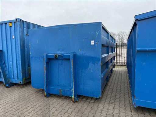 Storage container outlet (hook lift)
