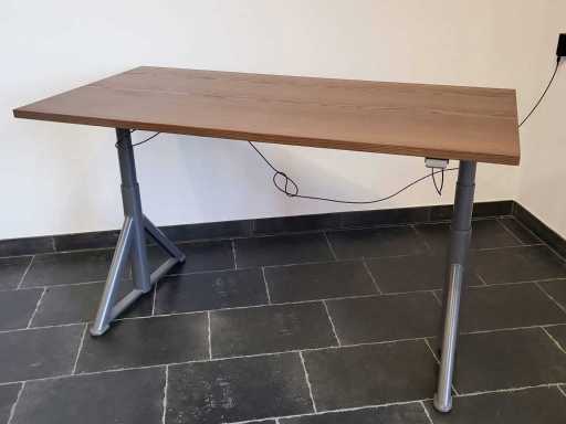 Höhenverstellbarer Schreibtisch elektrisch