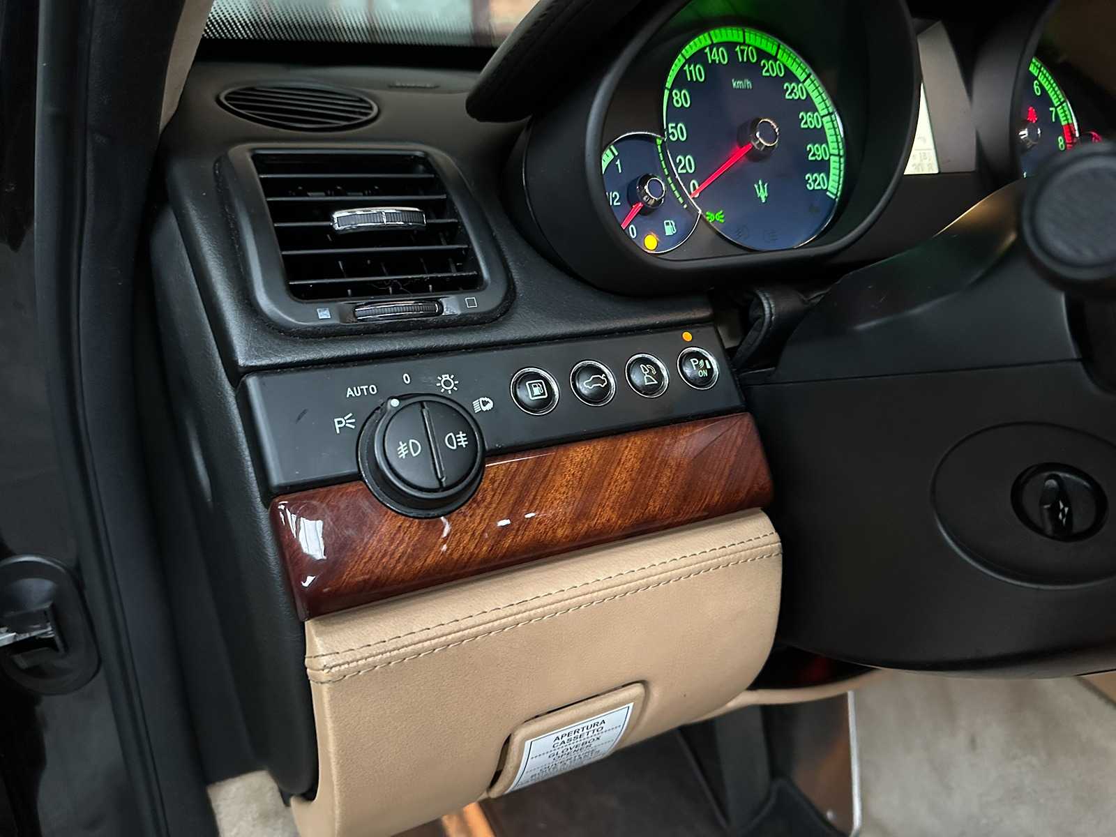 Maserati Quattroporte 4.2 V8 Duo Select 400pk 2006, L-851-RK Youngtimer