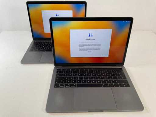 Apple MacBook Pro 13,3", Core(TM) i5 7. generacji, 8 GB RAM, 251 GB SSD Laptopy (2x)