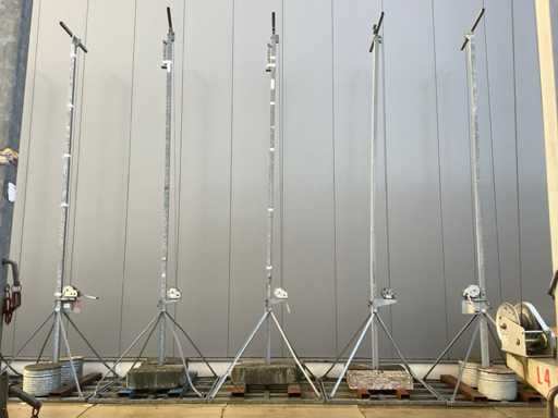 Stâlpul de iluminat poate fi coborât (de 5 ori)