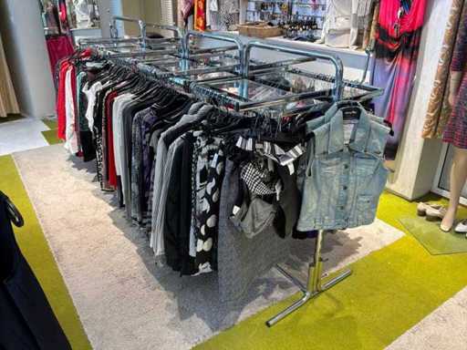 Damenblusen, Röcke, Kleider und Hosen (400 Stück)