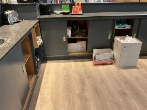 Ró?ne naczynia sto?ówkowe