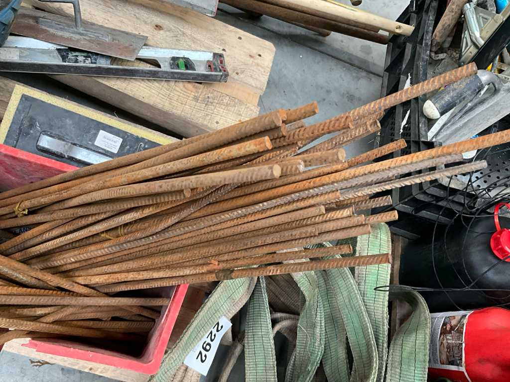 Approx. 75 threaded rods