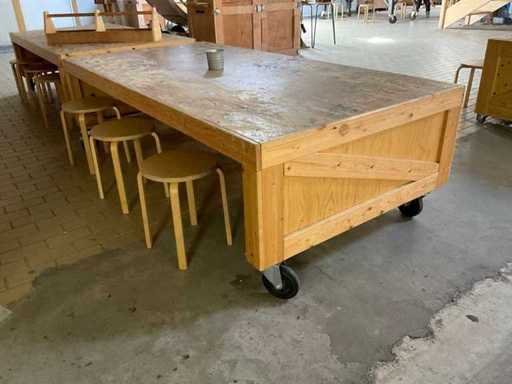 Wooden workbench | mobile | with 3 stools