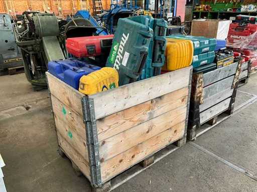 Różne walizki narzędziowe